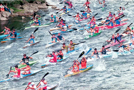 El Descenso Internacional del río Deva en piragua está reconocido como Fiesta de Interés Turístico Regional.