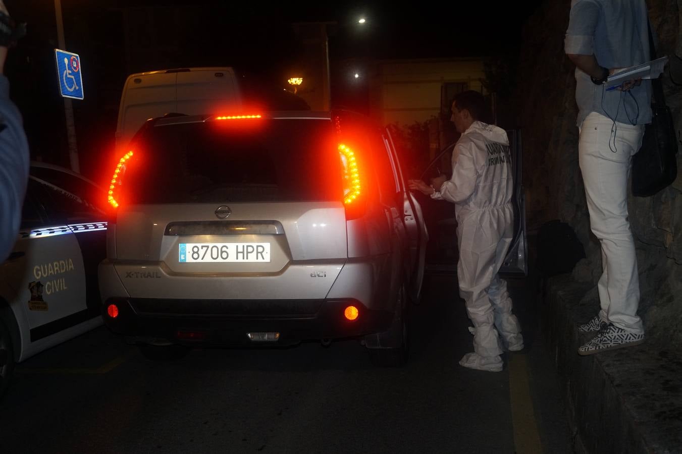 Fotos: Criminalística inspecciona la casa de la detenida