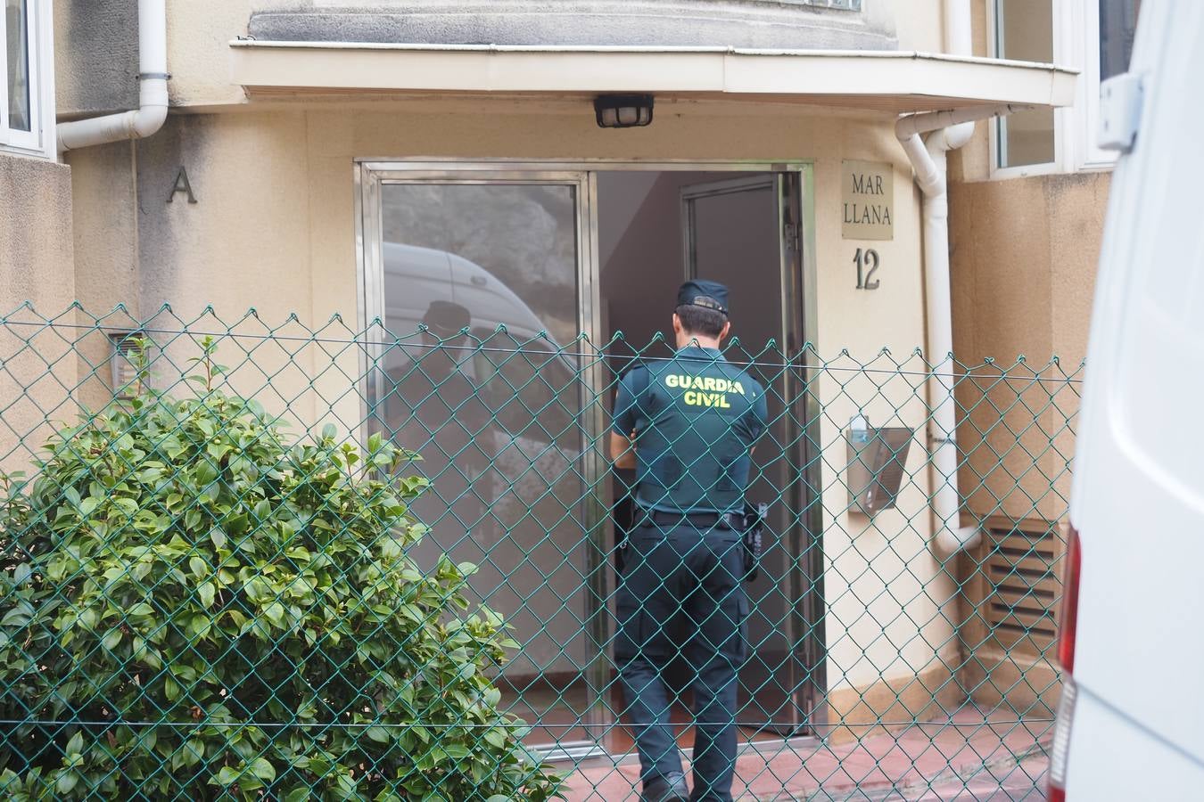 Este martes continúa la inspección del piso de la calle Pedro Basabe, de Castro Urdiales, donde vivía Carmen Merino, la detenida por el presunto homicidio de su pareja, Jesús María Baranda, cuya cabeza apareció dentro de una caja.