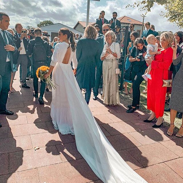 Fotos: ¿Copia o inspiración? Las invitadas que se vistieron de Lady Di en la boda cántabra de Marta Pombo