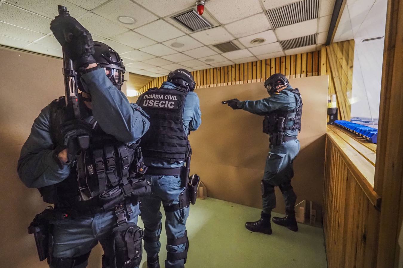 Agentes de la unidad de la Usecic de la Guardia Civil en Cantabria.