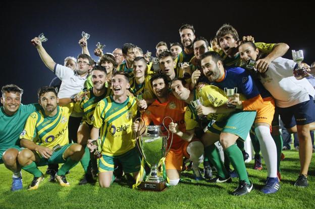 El Tropezón tras proclamarse campeón de la fase regional en El Malecón. 