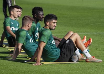 Imagen secundaria 1 - Ania se abona al pragmatismo