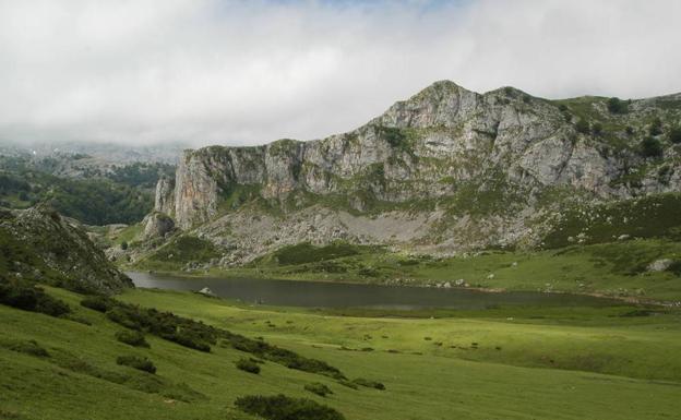 Vistas del lago Ercina.