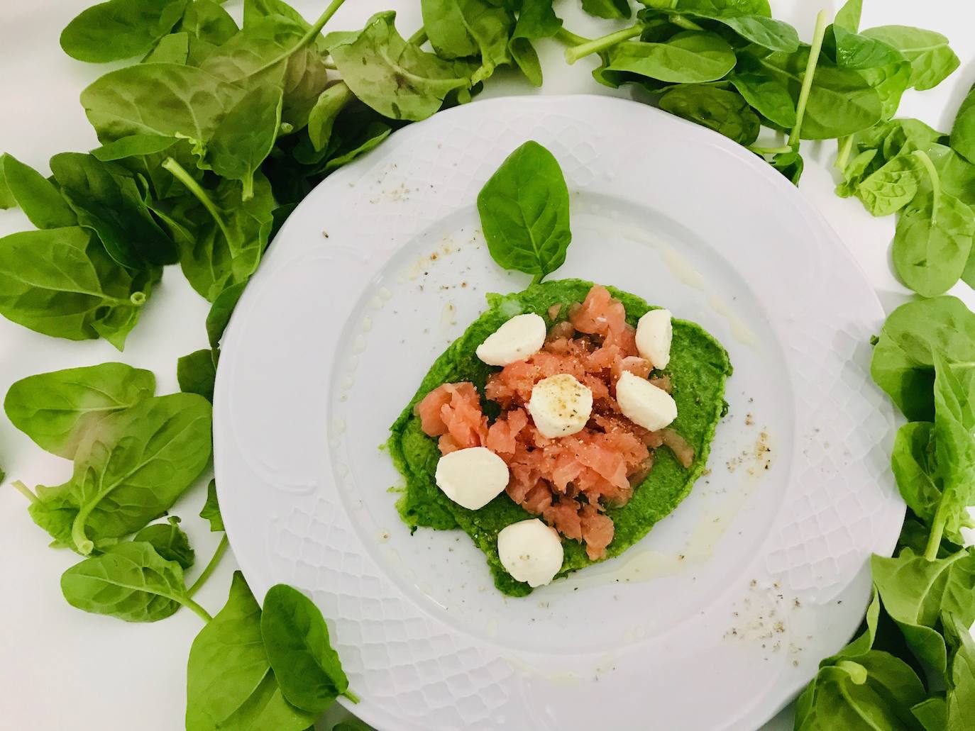 TORTITAS DE ESPINACAS CON SALMÓN Y MOZZARELLA. ¡Listas para degustar!