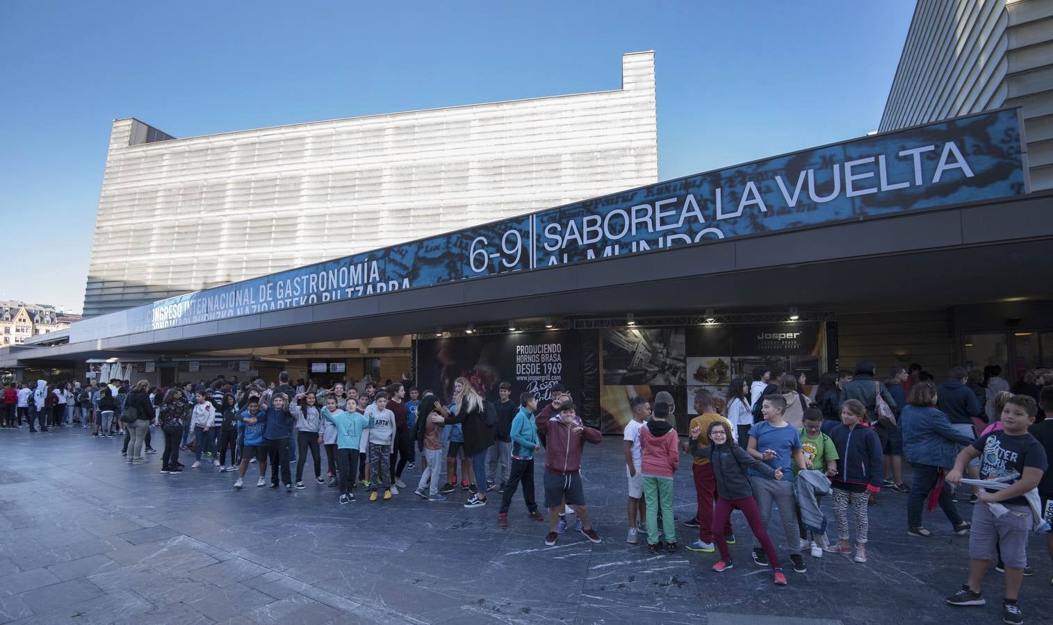 Fotos: Revilla apoya la cocina cántabra en Gastronomika