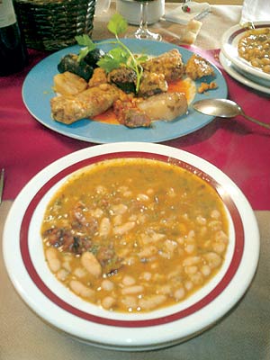 El guiso por excelencia de este lugar es el cocido montañés.