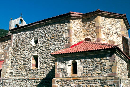 Iglesia de Uznayo, de estilo barroco-montañés.
