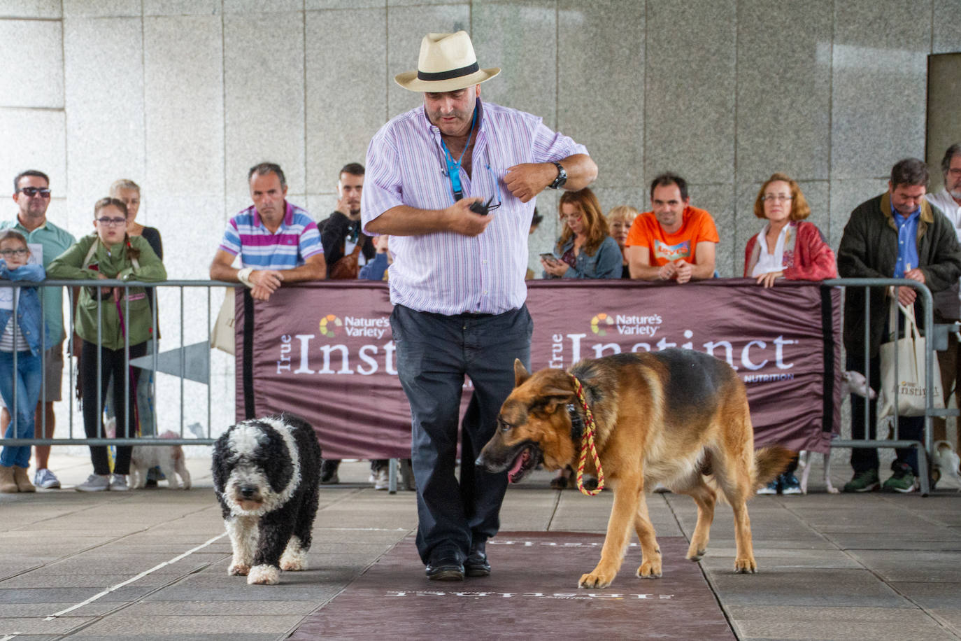 El centro comercial celebró la décima edición de este evento que premió a los perros más bonitos, simpáticos y educados