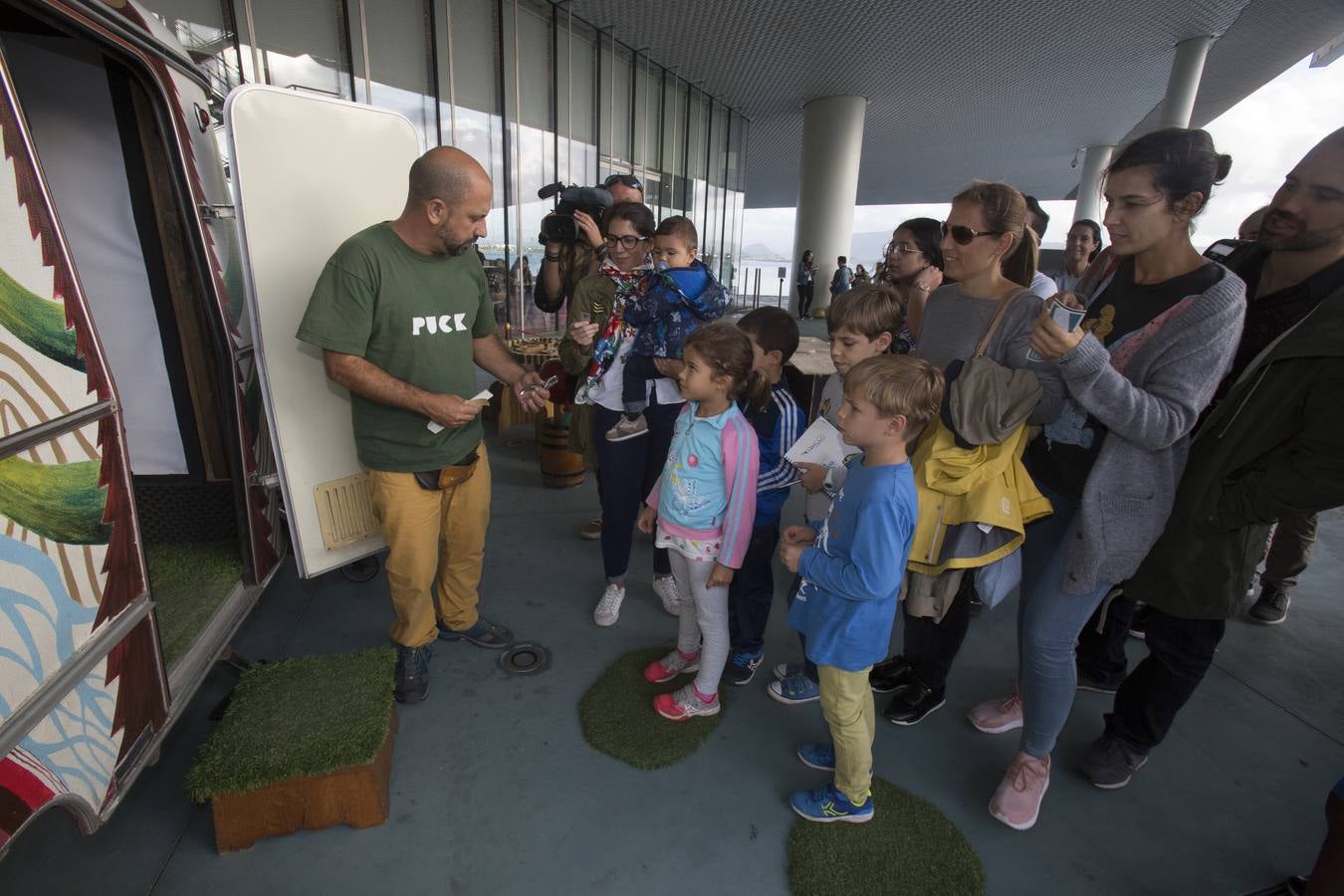 El Centro Botín saca a la calle cuatro espectáculos para despertar la creatividad de los viandantes