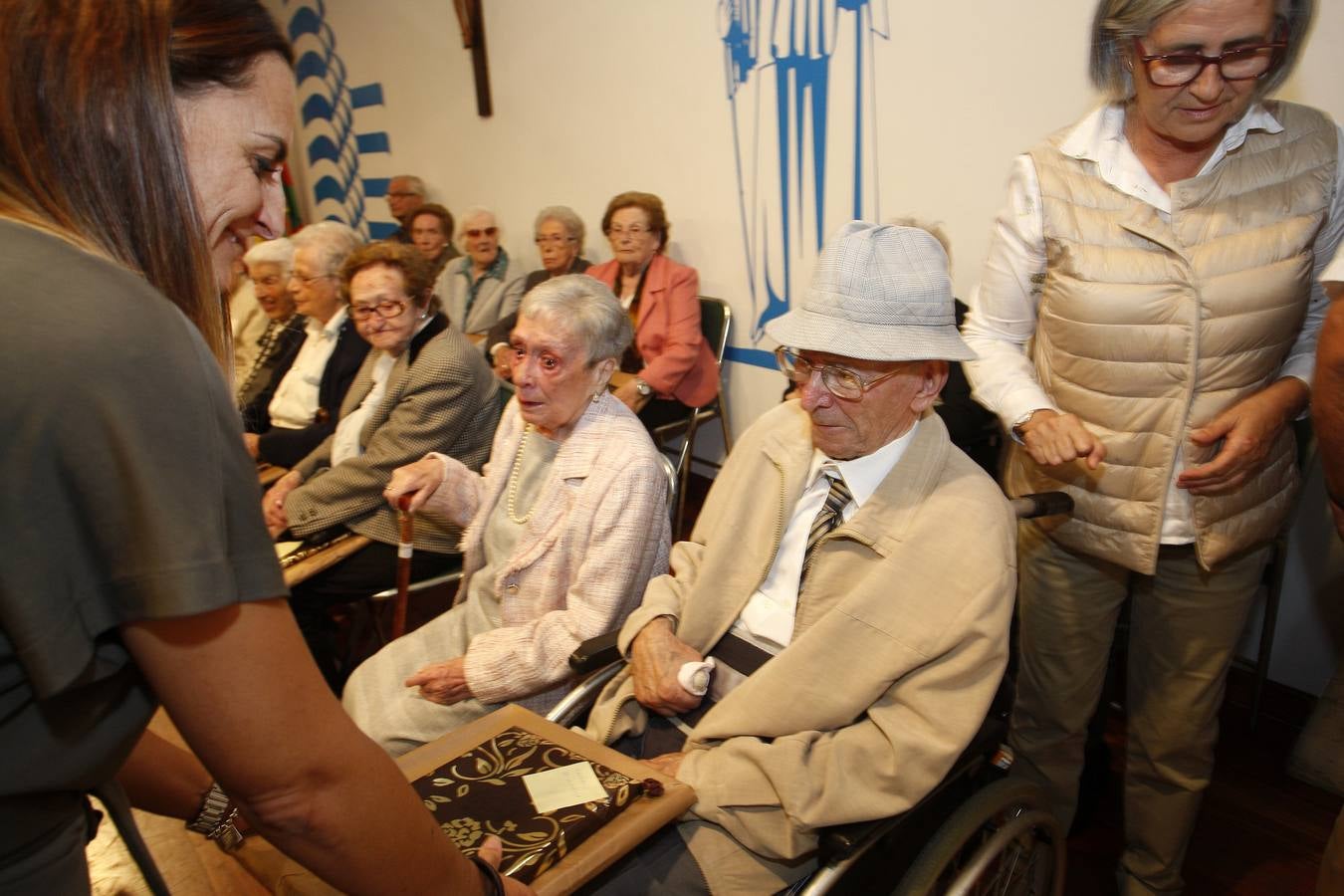 Fotos: La Fundación Asilo de Torrelavega brinda un homenaje a los 32 mayores que en 2019 han cumplido los 90 años de edad