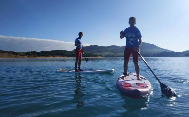 Imagen. ruta en Stand Up Paddle por la ría de Mogro para recoger residuos.