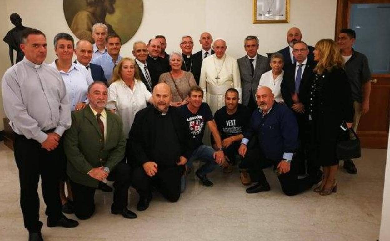 El papa Francisco recibe en audiencia a un grupo de presos de El Dueso