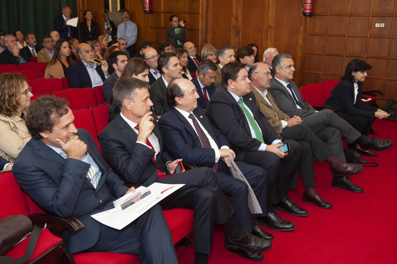 a empresa Arenas & Asociados Ingeniería de Diseño ha recibido este jueves el premio Pyme del Año 2019 de Cantabria, en el transcurso de una ceremonia celebrada este jueves en el salón de actos de la Cámara de Comercio de Cantabria.