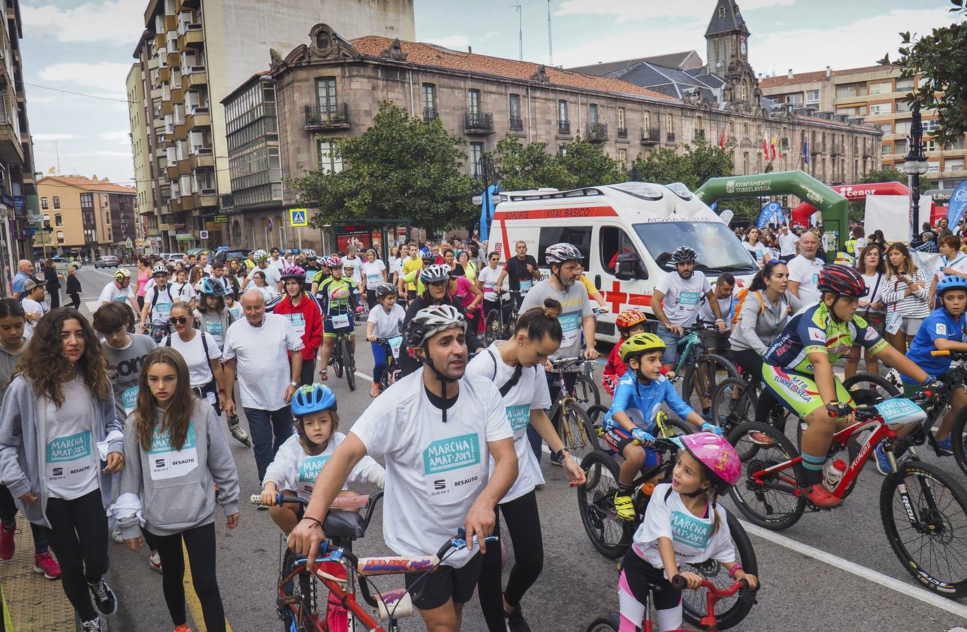 Fotos: La 32ª Marcha Amat reúne en Torrelavega a cientos de personas