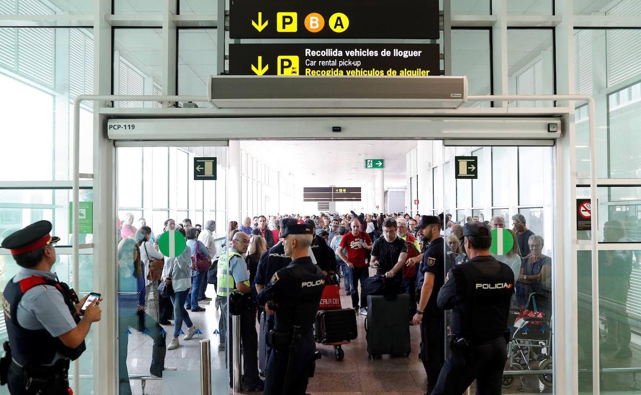 Uno de los accesos al aeropuerto de El Prat. 