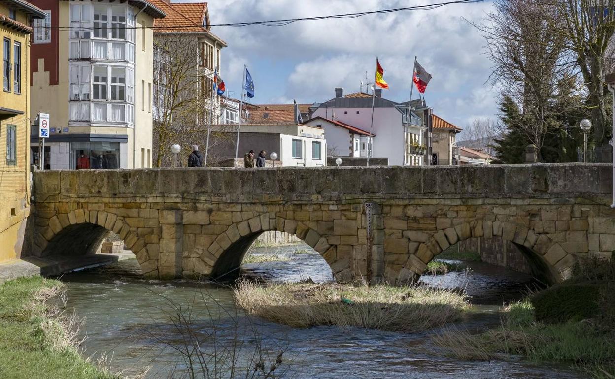 Reinosa. Puente sobre el río Ebro. 