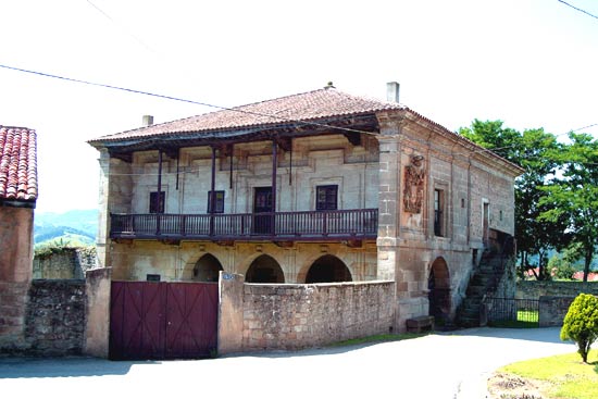 Vista de la Casona de Viérnoles.