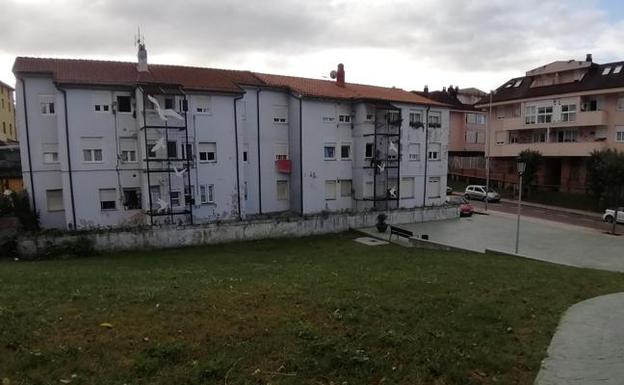 El edificio del barrio Obrero de El Astillero está compuesto por doce viviendas, ocho de ellas habitadas.