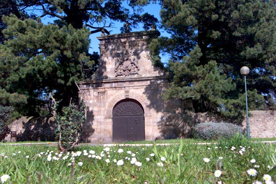 Vista de la portalada de la casona de José María Quijano.