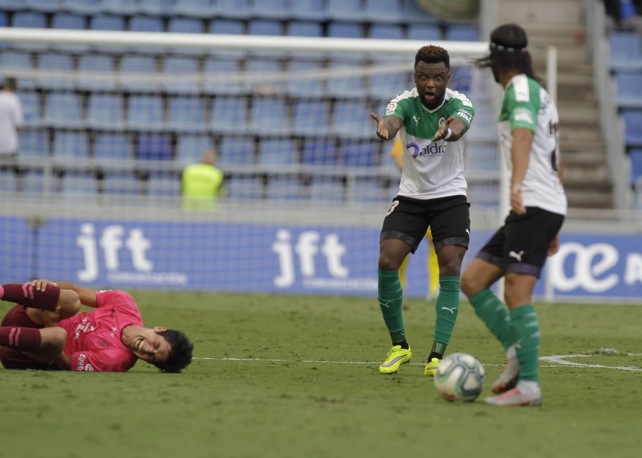 El Racing completa en Tenerife uno de sus peores partidos de la temporada y, a pesar de todo, logra sacar un empate en el minuto 93 para cobrarse parte de los puntos perdidos en los últimos minutos de otros encuentros