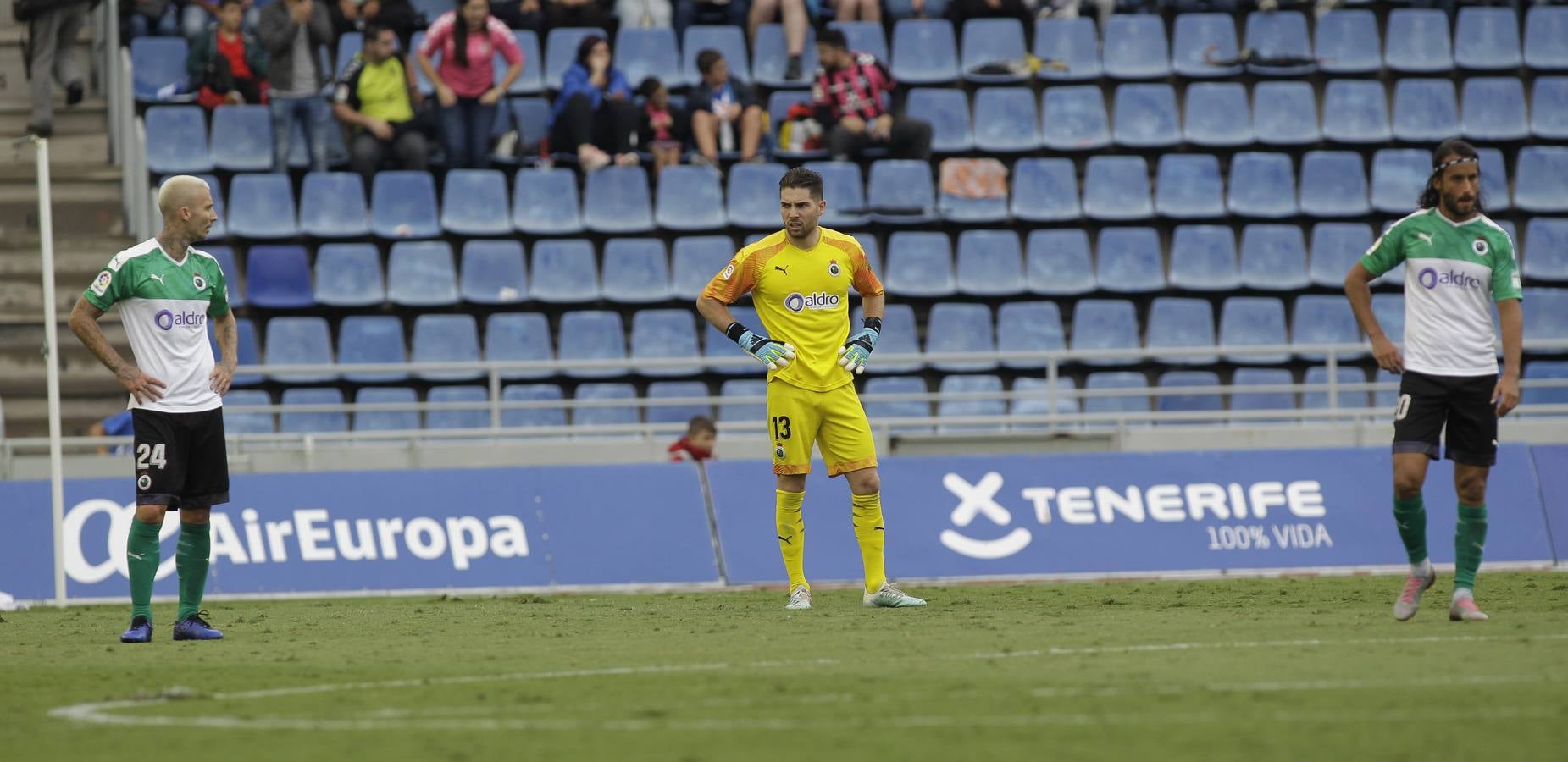 El Racing completa en Tenerife uno de sus peores partidos de la temporada y, a pesar de todo, logra sacar un empate en el minuto 93 para cobrarse parte de los puntos perdidos en los últimos minutos de otros encuentros