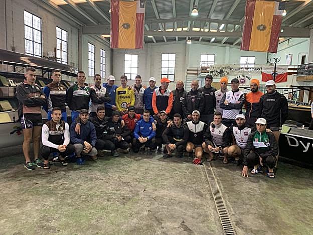 Los remeros de Pedreña afrontarán una temporada en la que se aspira al ascenso a la máxima categoría. :: sane