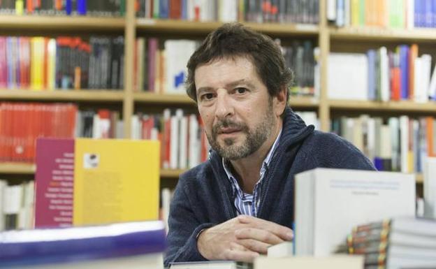 Carlos Alcorta, coordinador de las Veladas Poéticas, publica nueva obra. Su creación se alterna con la edición.