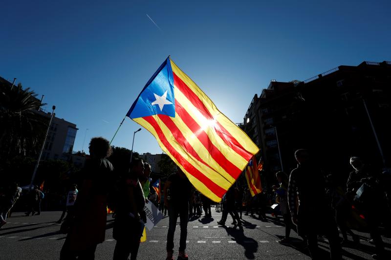 Miles de personas se concentran en Barcelona para protestar por la sentencia del 'procés'.