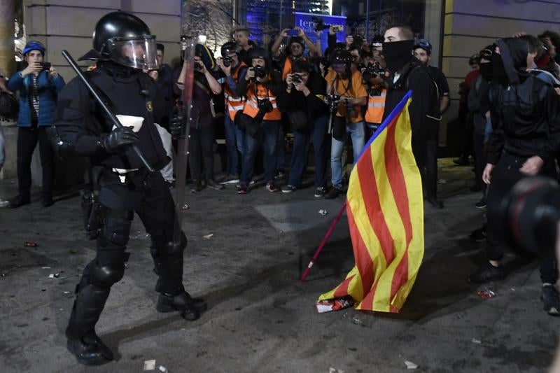 Fotos: La violencia vuelve a las calles de Barcelona