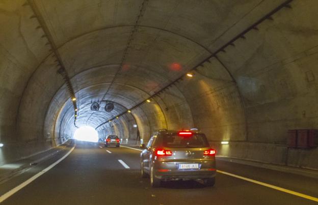 El túnel de Somaconcha, en la autovía A-67, es uno de los once que figuran en el inventario de la Unión Europea. 