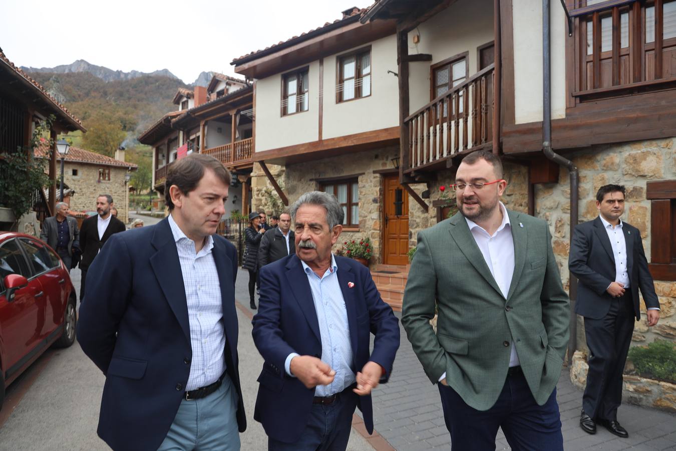 Visita de los presidentes de Cantabria, Castilla y León y Asturias a Liébana con motivo de la reunión de la Comisión de Gestión del Parque Nacional de Picos de Europa.