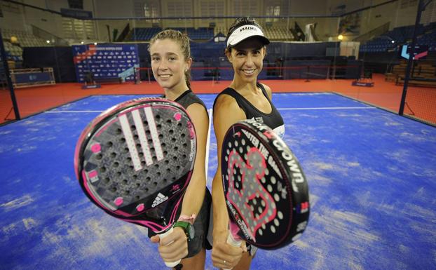 Marta Ortega y Marta Marrero, en la pista donde se disputa el Santander WOpen 2019.