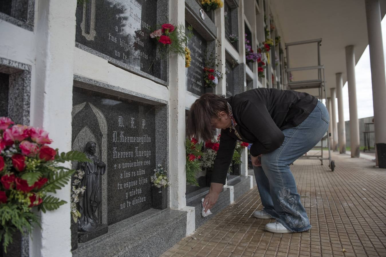 Los cántabros se han acercado hoy a los camposantos para recordar a sus seres queridos a pie de tumba. En la imagen, así estaba el cementerio de Ciriego esta mañana.