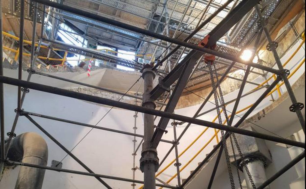 Torrelavega reformará el lucernario y elementos estructurales del depósito de agua de Tanos