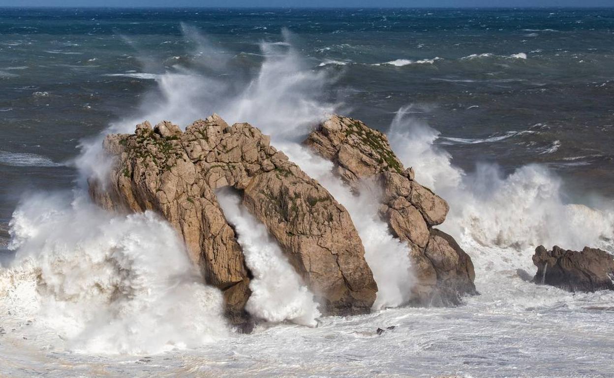 Cantabria continúa en alerta naranja por temporal marítimo