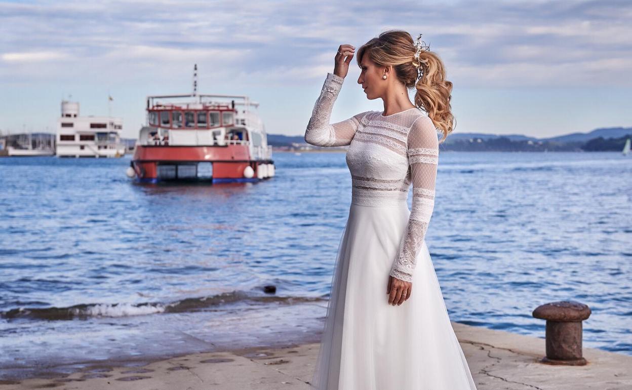 María Natal con un diseño de Jesús Peiró en plena bahía santanderina.