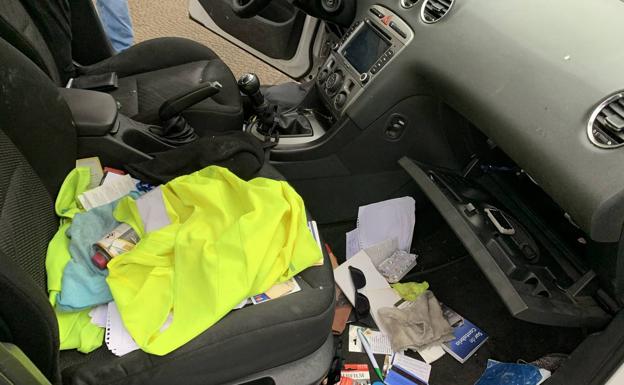 Imagen principal - Otros coches 'reventados'.