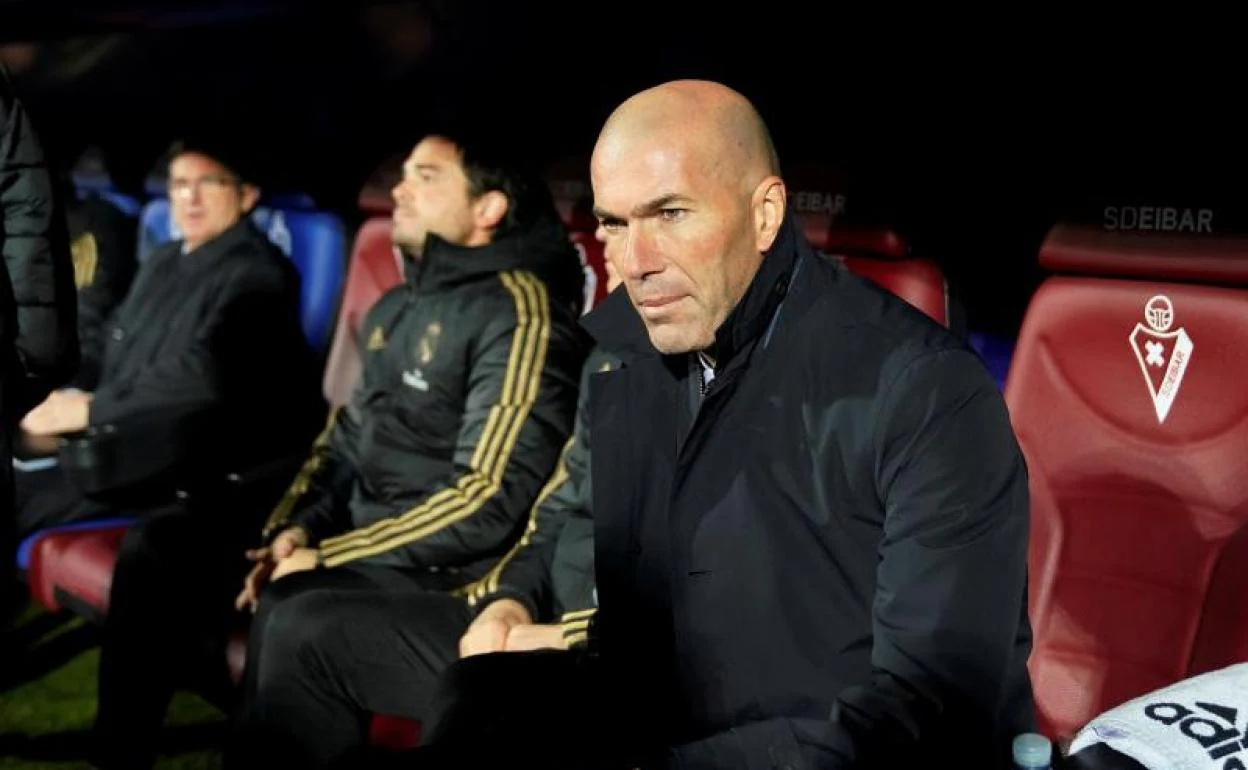 Zidane, durante el partido en Eibar.