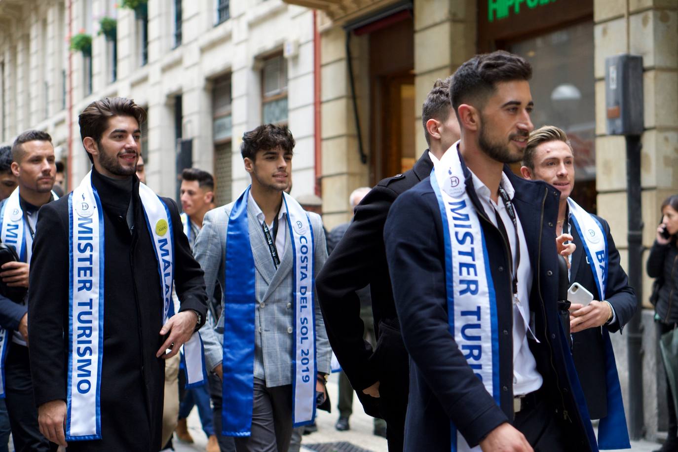 Samuel López, de 23 años y procedente de Torrevieja (Alicante), venció en el certamen Míster Turismo celebrado en Bilbao, donde el bailarín Andy Padrón representó a Cantabria.