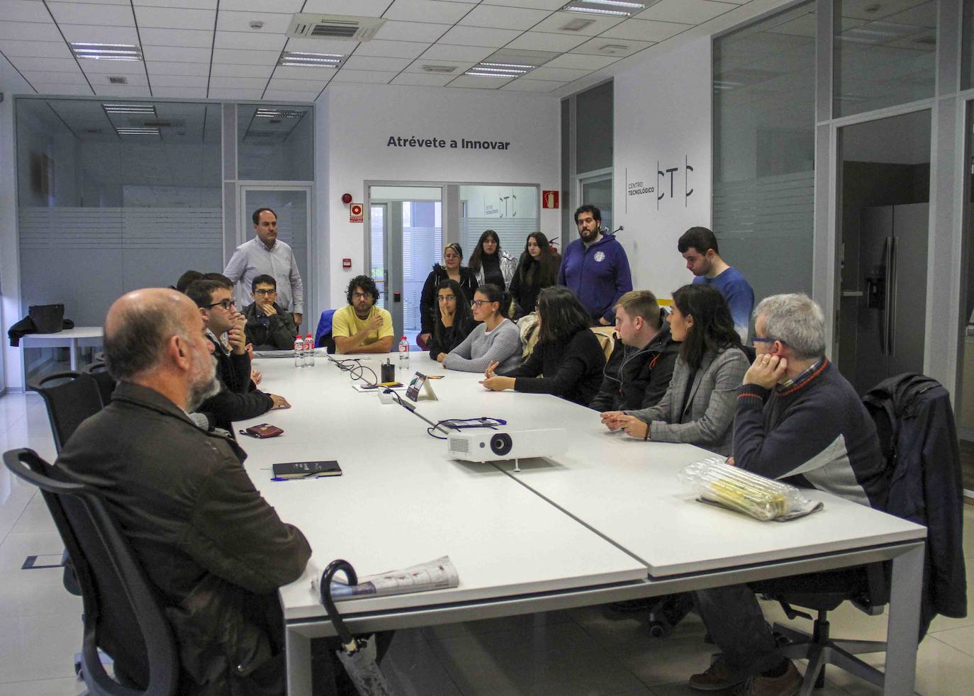 Fotos: Visita de IES Cantabria a Centro Tecnológico CTC, su mentor de STARTinnova