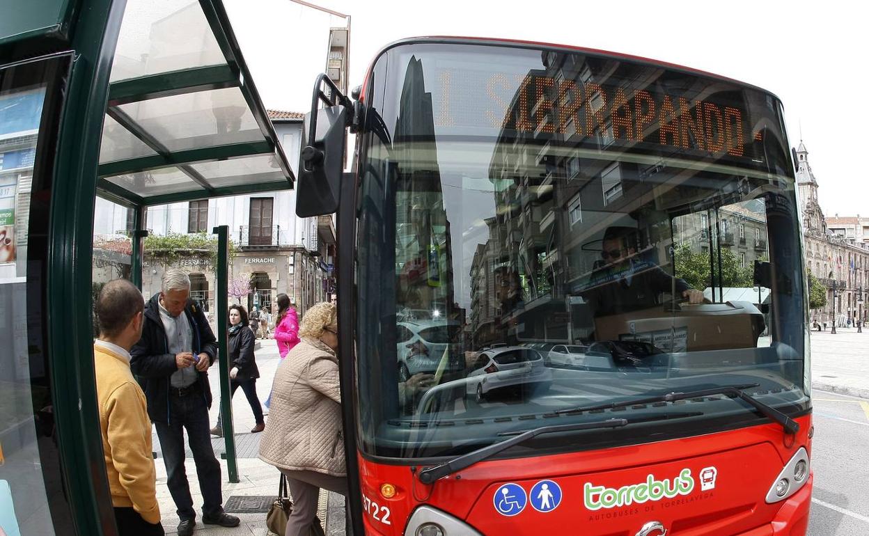 El Torrebus batió en octubre su récord de viajeros desde su puesta en servicio en 2011