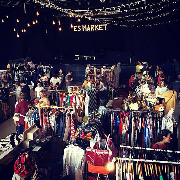 Imagen de parte de los puestos de Escenario Market.