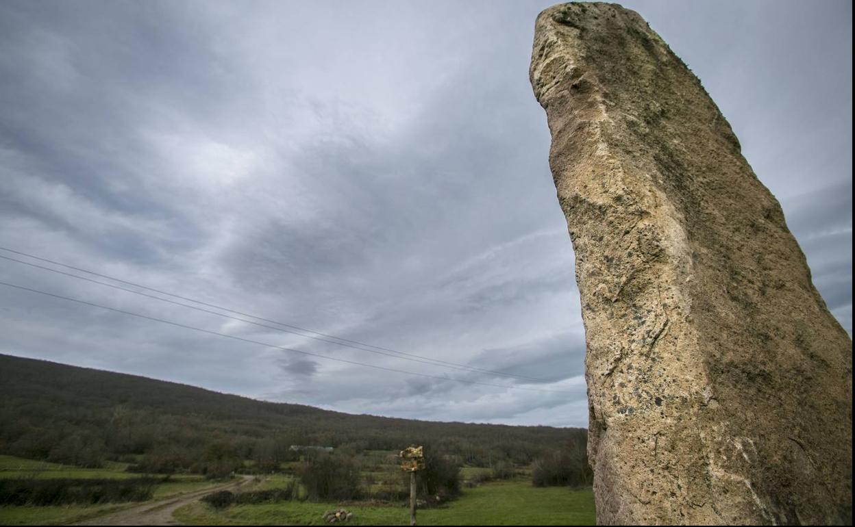 Centro expositivo de Villapresente acoge la muestra 'Menhires en Cantabria'