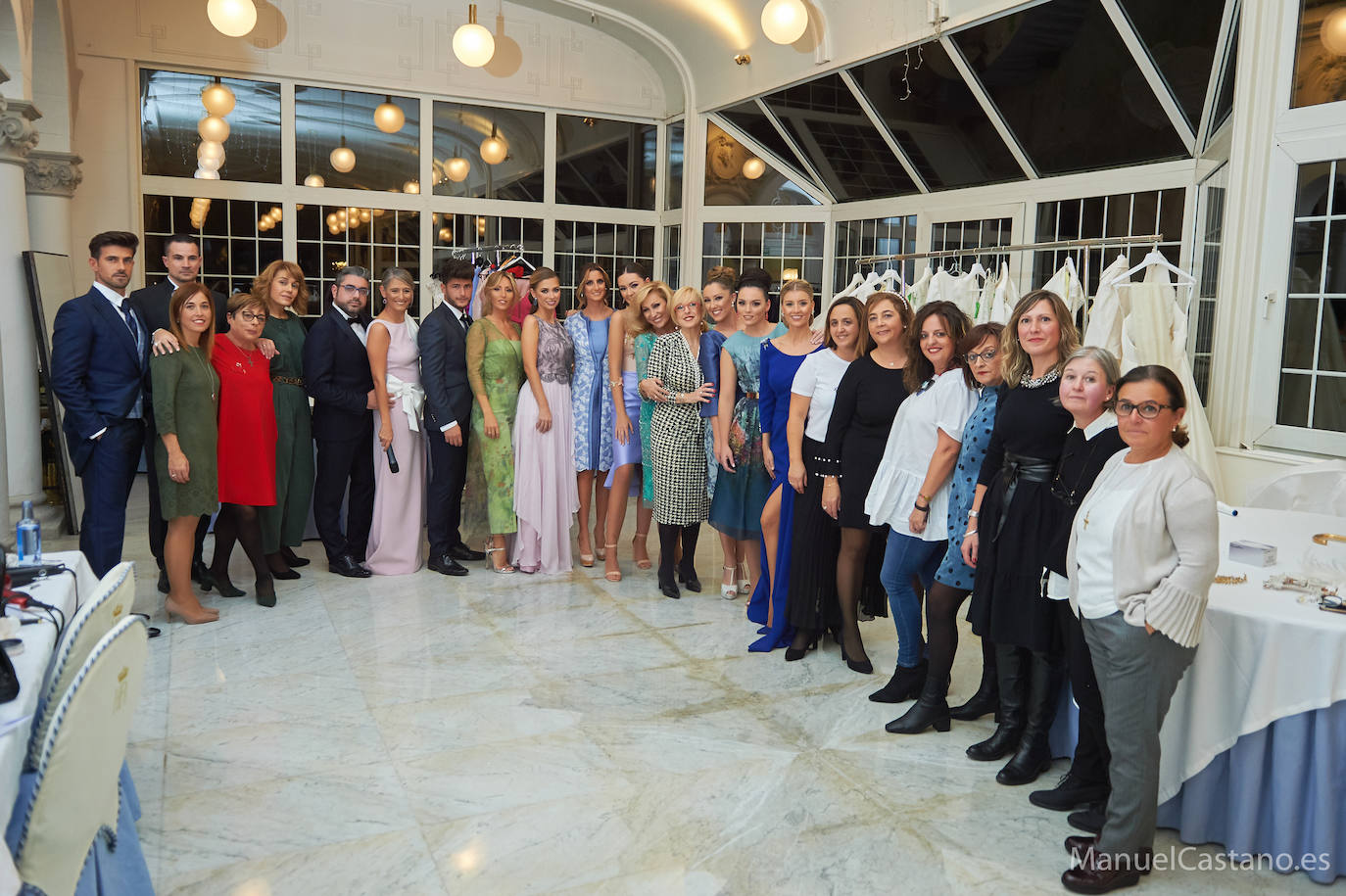 El Hotel Real acogió un aplaudido desfile nupcial de Alma de Boda y Peluquería Montserrat Núñez con Rosa Benito como madrina.