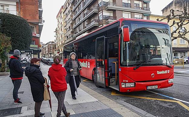 Cartes liderará una recogida de firmas para exigir la comarcalización del transporte