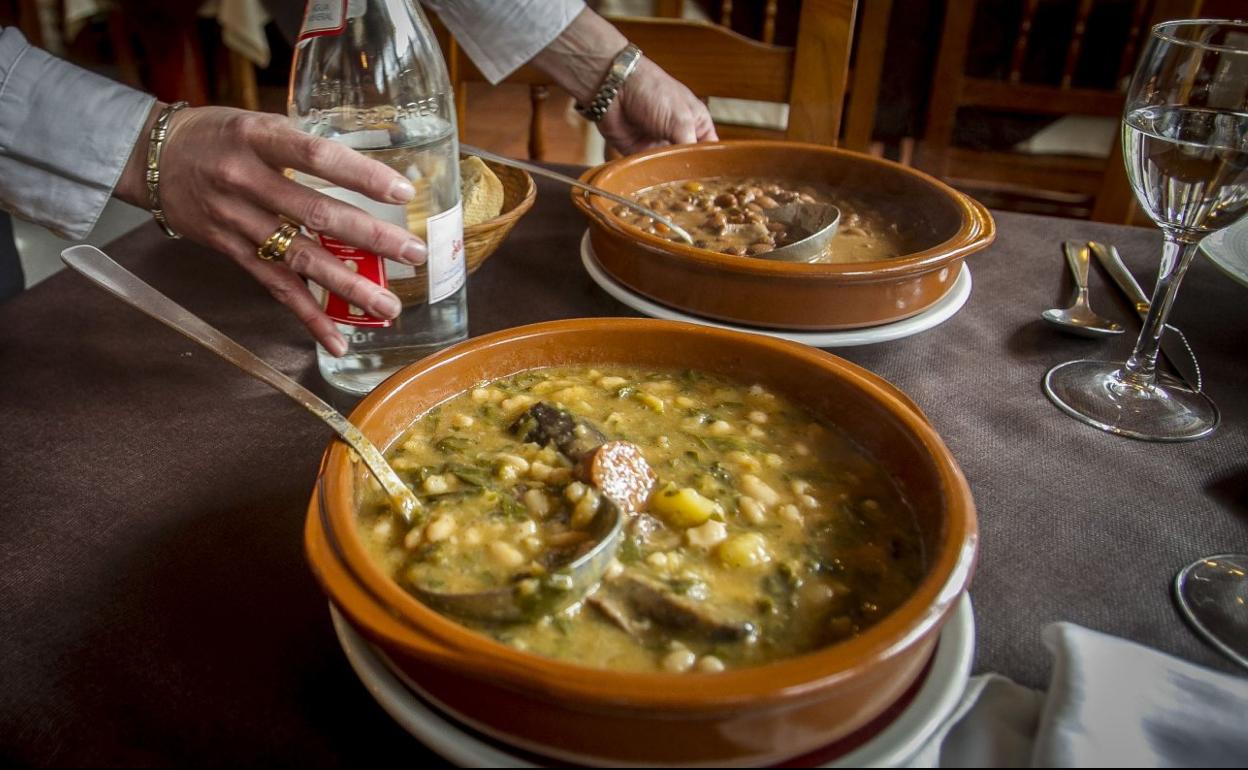 El cocido montañés y los caricos, dos de los platos de la cocina de invierno más típicos de Cantabria. 