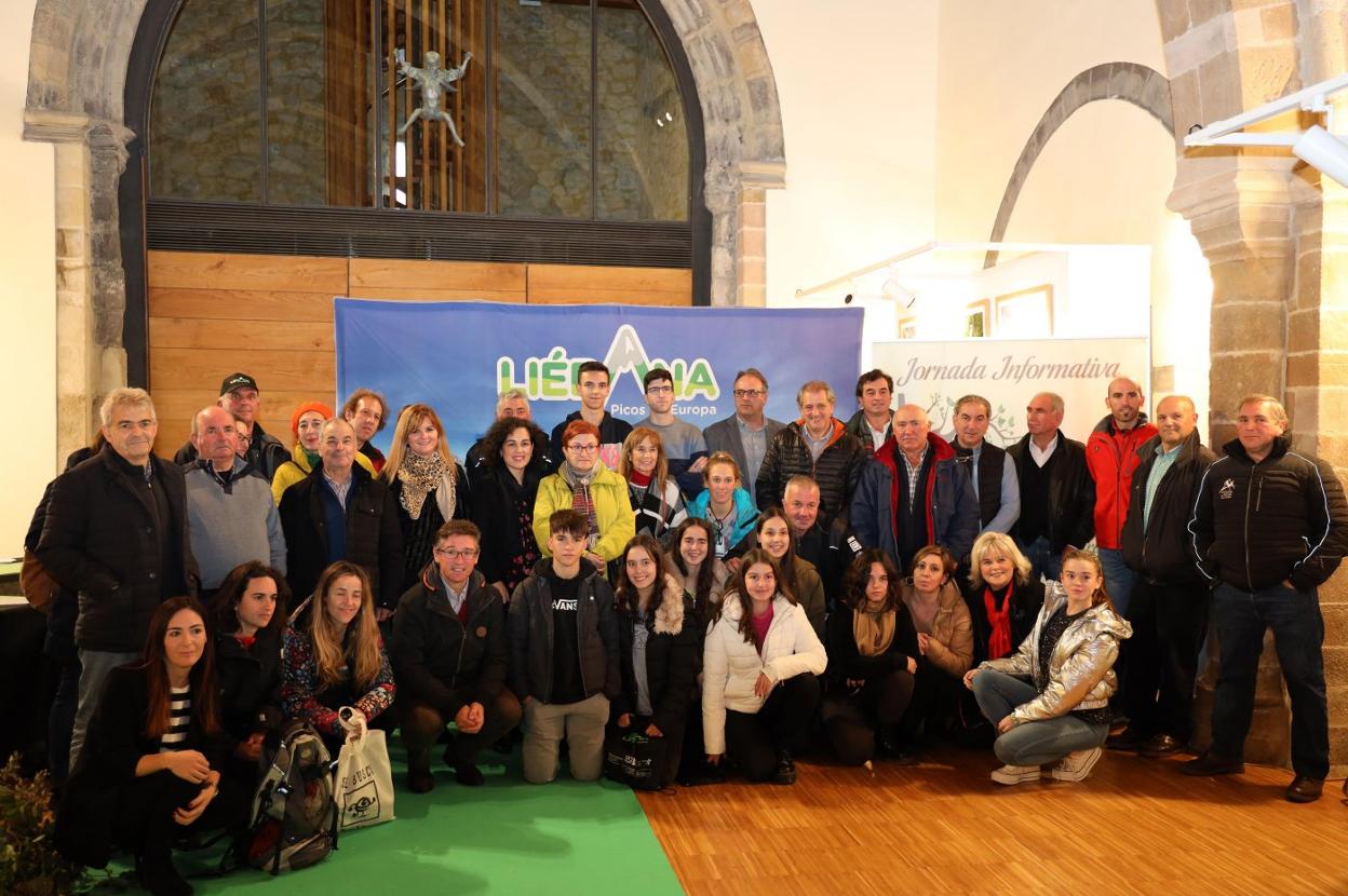 Asistentes a las jornadas de patrimonio que se están desarrollando durante el fin de semana en Potes.