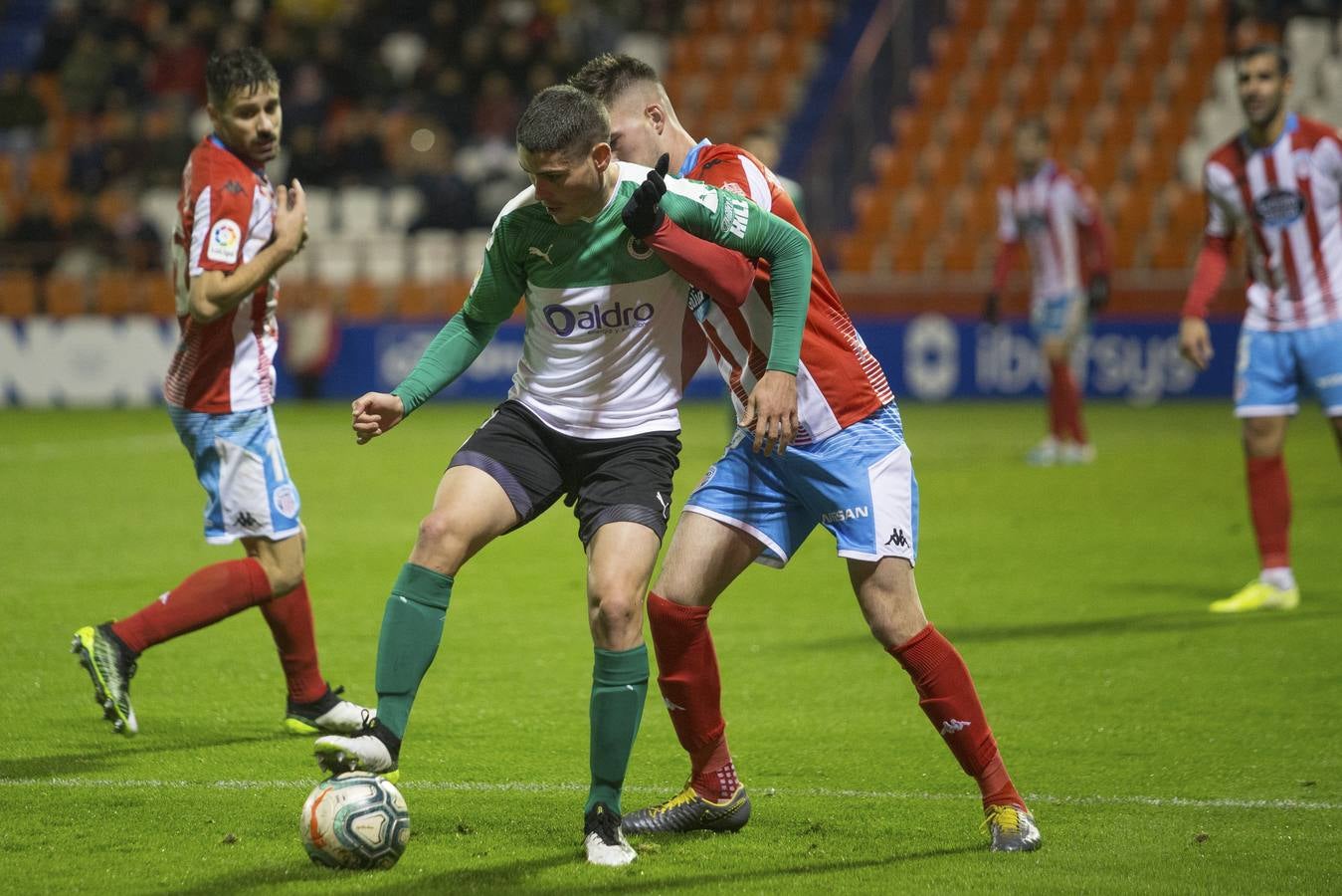 El Racing, mejor que el Lugo durante 72 minutos, perdona, se viene abajo y pierde otros dos puntos