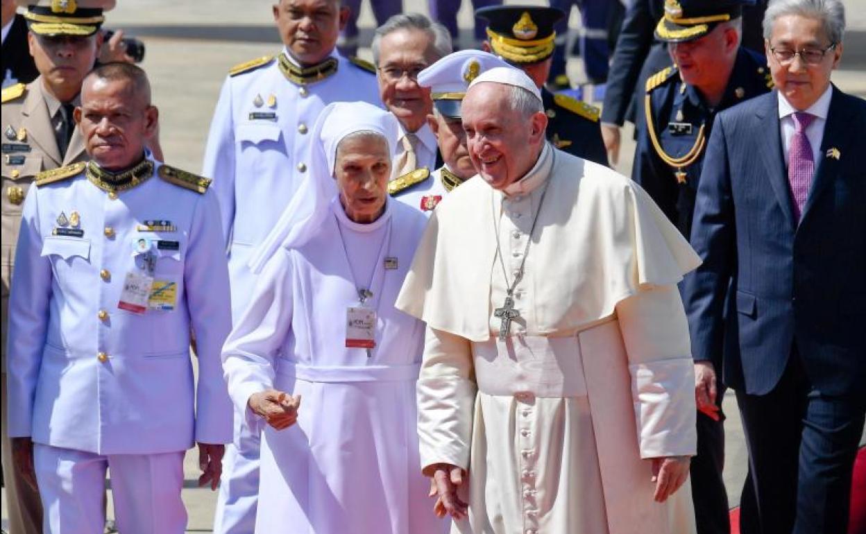 El papa Francisco, a su llegada a Tailandia.